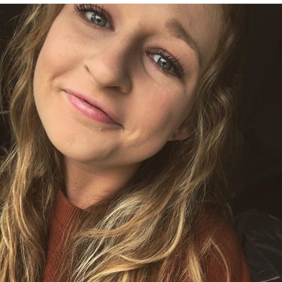 Meet your Posher, Hannah - Picture 1 of 1